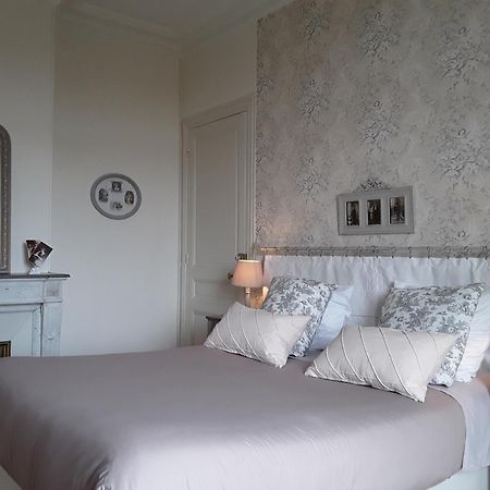 Le Manoir De Crisolles Bed & Breakfast Стая снимка