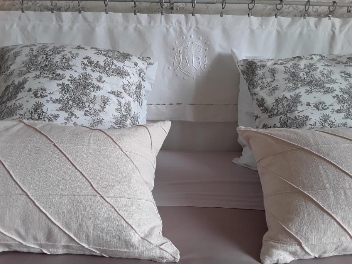 Le Manoir De Crisolles Bed & Breakfast Екстериор снимка