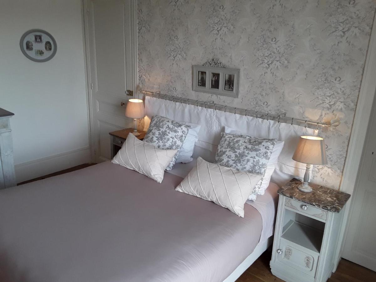 Le Manoir De Crisolles Bed & Breakfast Екстериор снимка