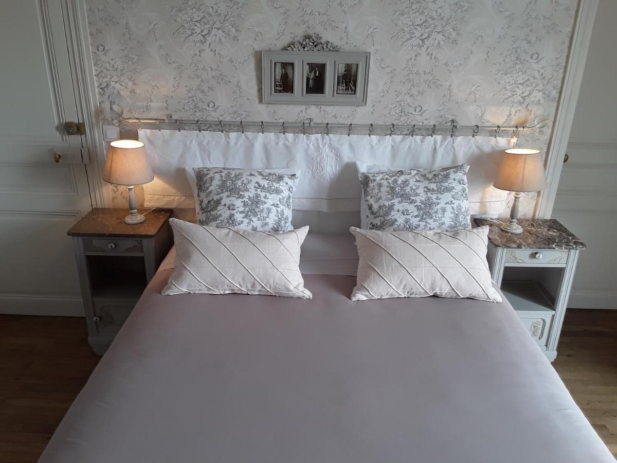 Le Manoir De Crisolles Bed & Breakfast Екстериор снимка