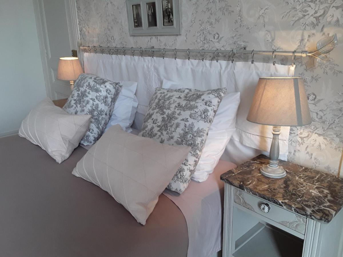 Le Manoir De Crisolles Bed & Breakfast Екстериор снимка