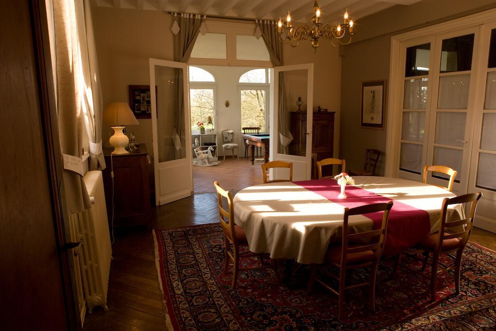Le Manoir De Crisolles Bed & Breakfast Екстериор снимка
