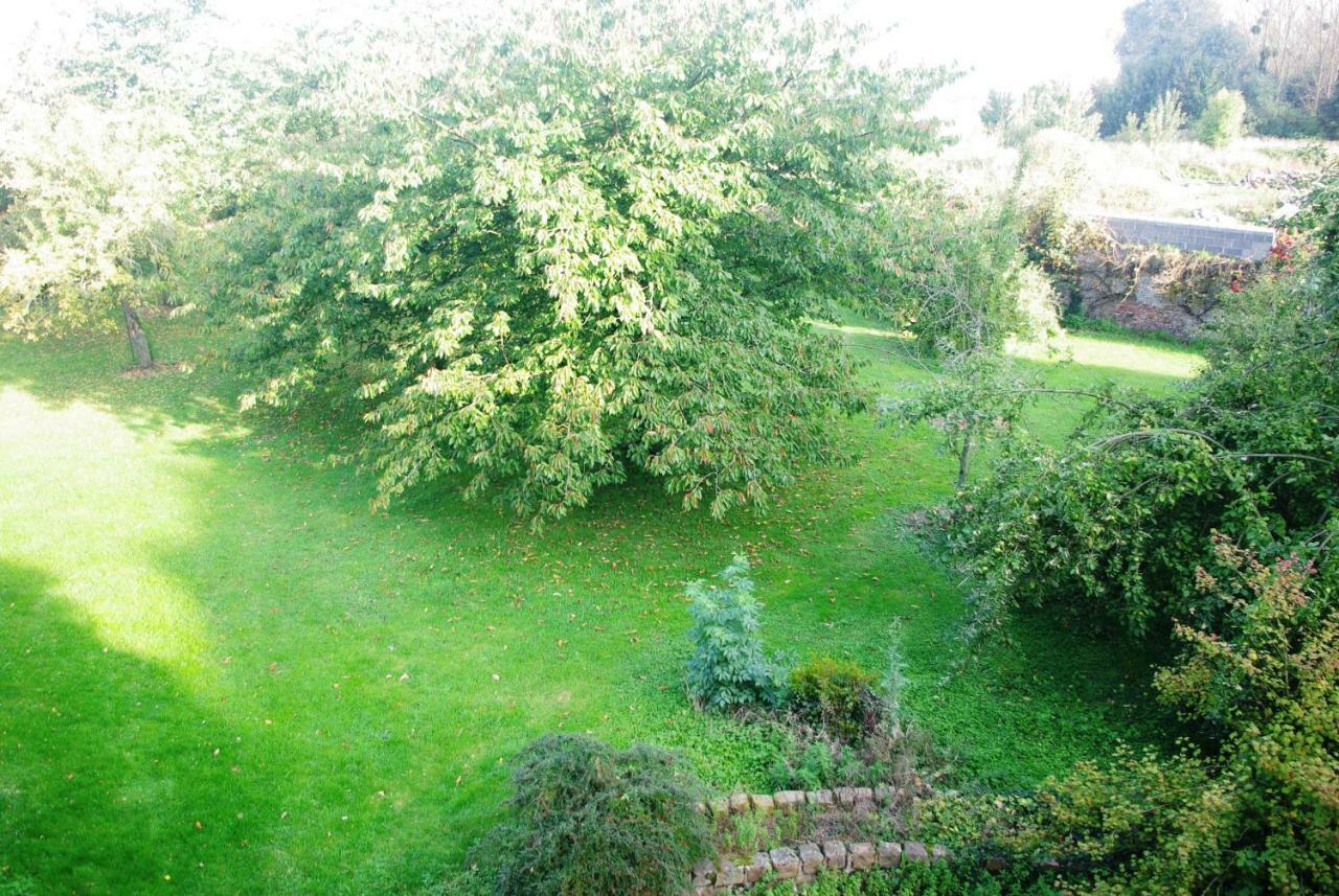 Le Manoir De Crisolles Bed & Breakfast Екстериор снимка