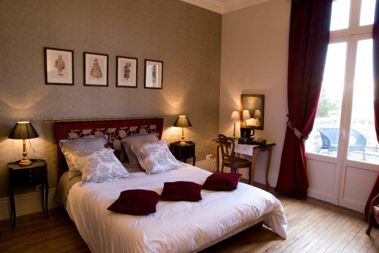 Le Manoir De Crisolles Bed & Breakfast Екстериор снимка